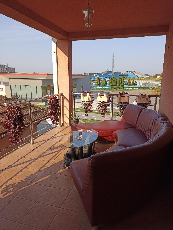 Royal Apartmani Bosanski Samac Экстерьер фото
